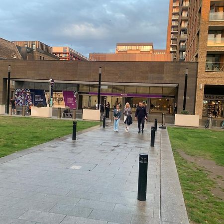 Luxury Riverside Apt With Easy Access To Central London, O2, Excel Centre And Parking Екстер'єр фото