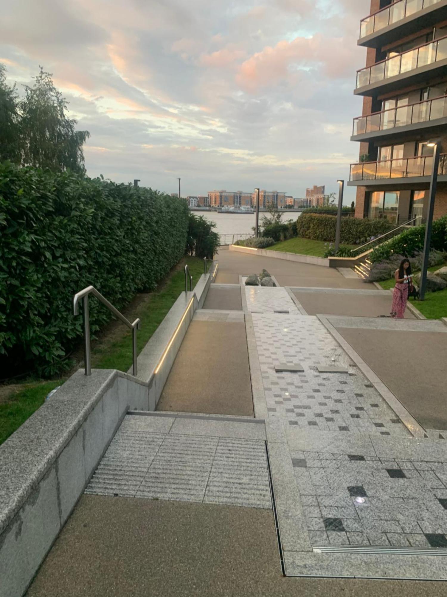 Luxury Riverside Apt With Easy Access To Central London, O2, Excel Centre And Parking Екстер'єр фото