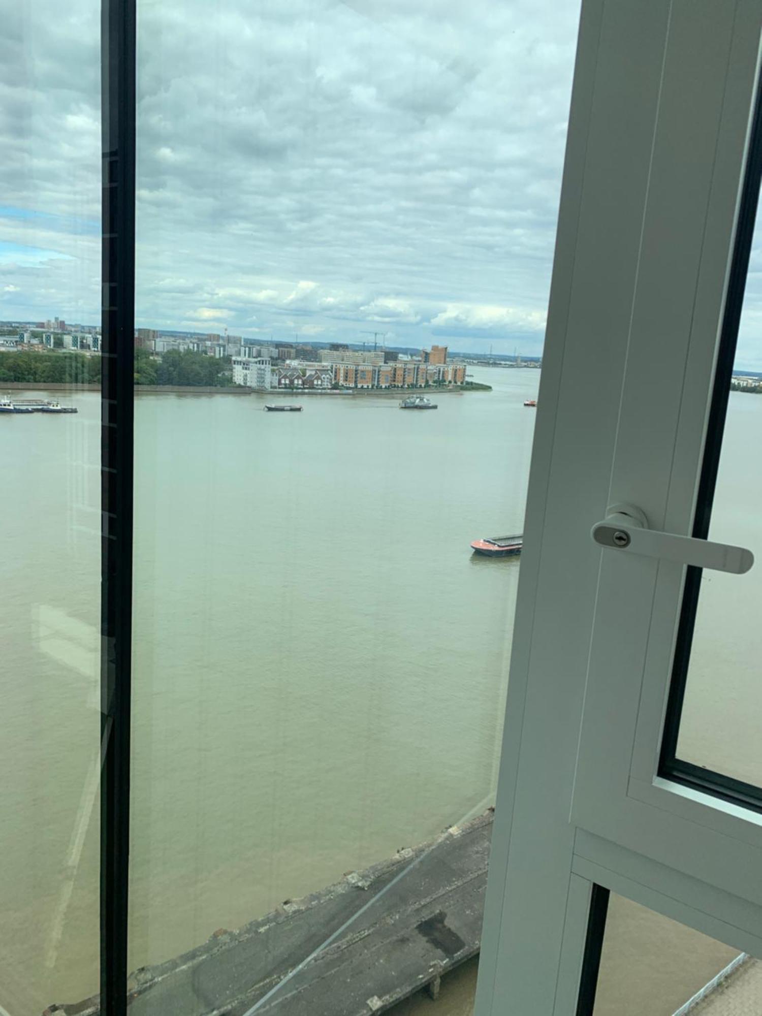 Luxury Riverside Apt With Easy Access To Central London, O2, Excel Centre And Parking Екстер'єр фото