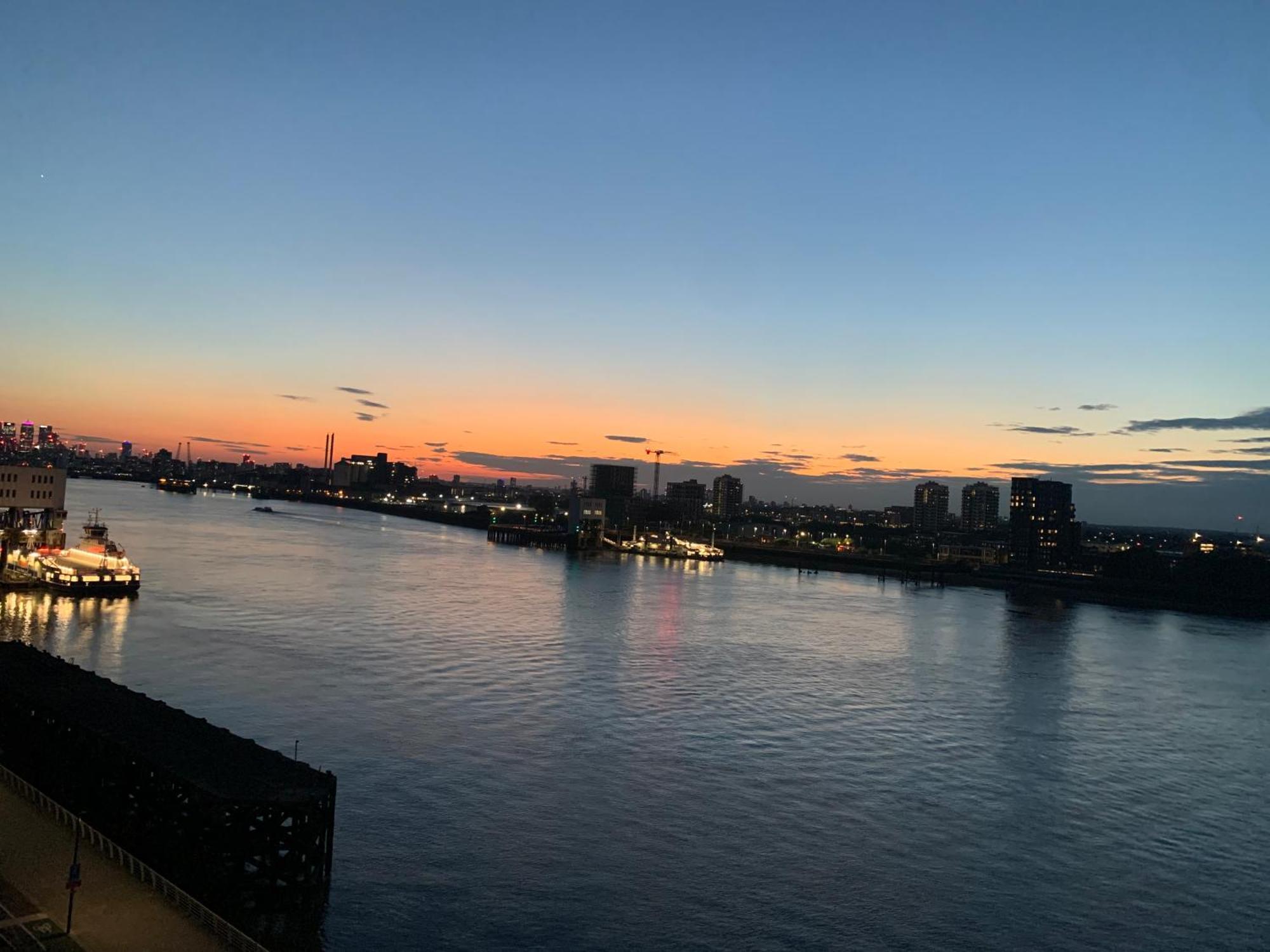 Luxury Riverside Apt With Easy Access To Central London, O2, Excel Centre And Parking Екстер'єр фото